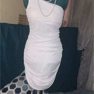 Stunning One shoulder Cocktail dress. Pure White. Medium-